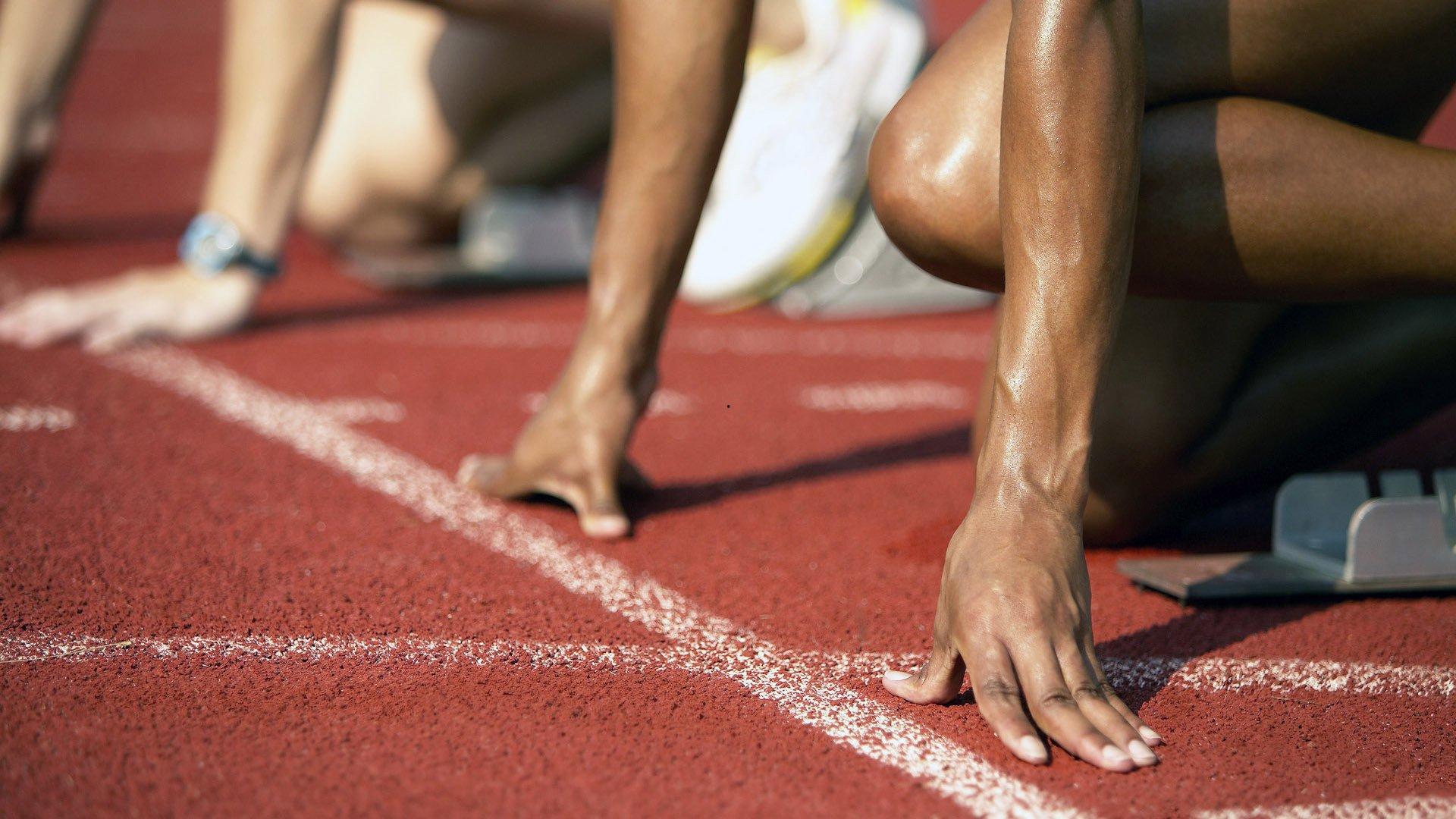 曼联中场核心B费呼吁加强阵容深度，期待夏窗再添一两名新援，推动球队竞争文化